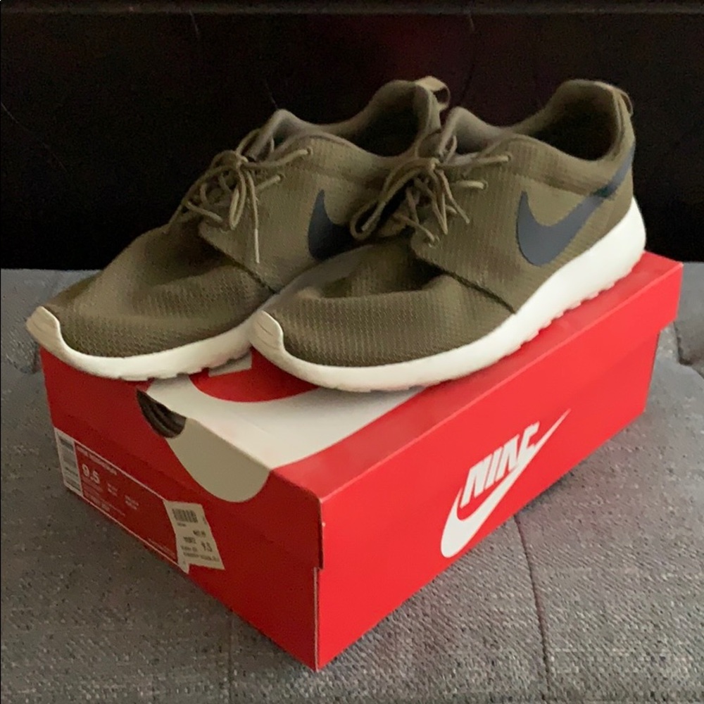 Nike Roshe Run Iguana/Black 2012